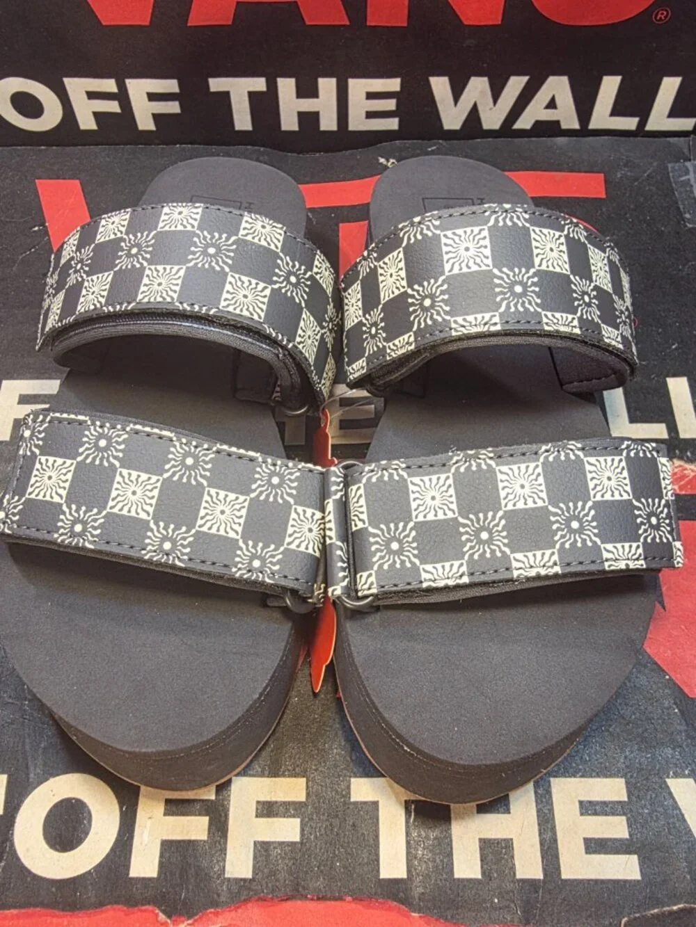 Vans Men 3.5/Women's 5 Checkerboard Floral Cayucas Platform Slides VN0A4U1X 107